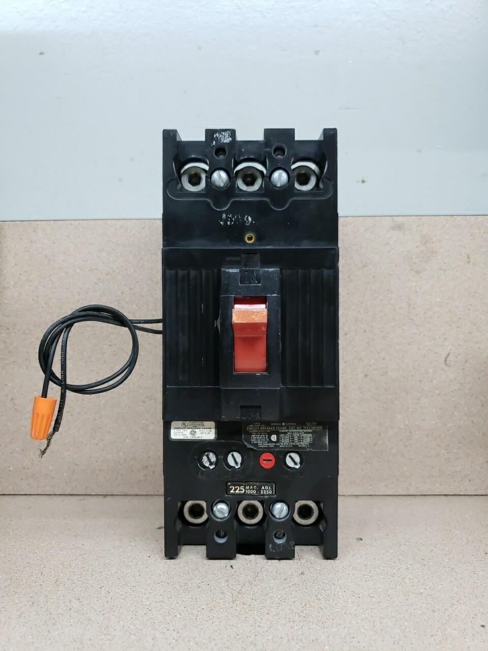 GE TFK236F000 225 A 600V 3 POLE CIRCUIT BREAKER w/ 225AMP TRIP