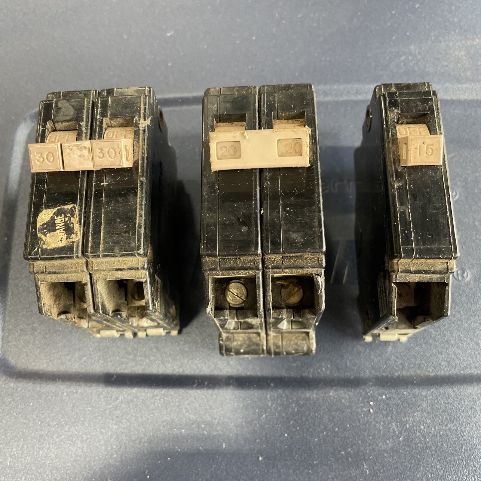 3 UNDLAB AL-CU (1) 30A 2 Pole + (1) 20A 2 Pole + (1) 15A Single Circuit Breakers