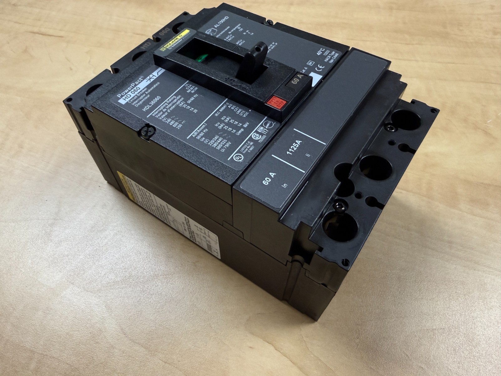 Square D, PowerPact HD 60. Cat: HDL36060 Circuit Breaker 60A, 3 pole