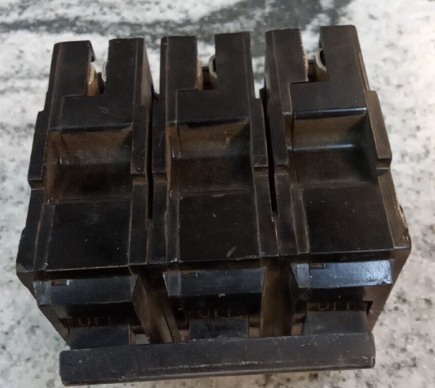 GE/BREAKER/ TQL32020 / 3P / 20A /240V/Plug-In/GROVE / TQL-AC/use(L173