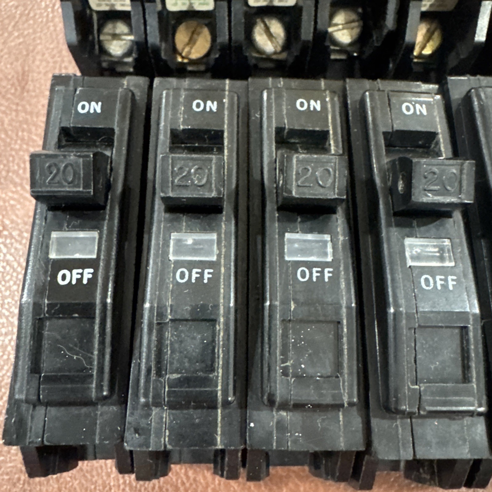 LOT OF 12 Square D QOB120 Circuit Breaker 20A 1P 120/240V QOB QOB-120 20 Amp 1P