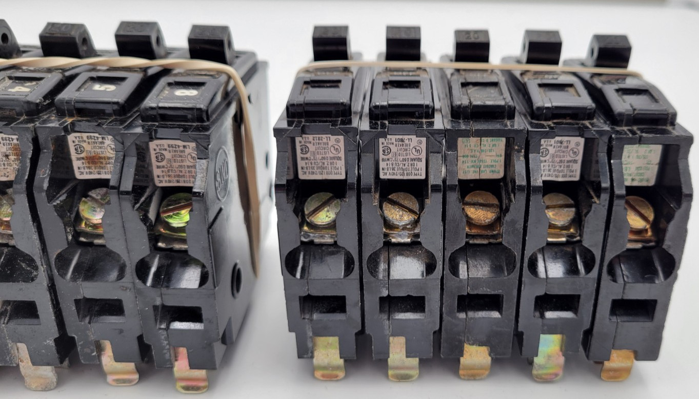 Square D QOB120 20A 1-Pole Bolt On Circuit Breakers Type QOB (Lot of 10) USED