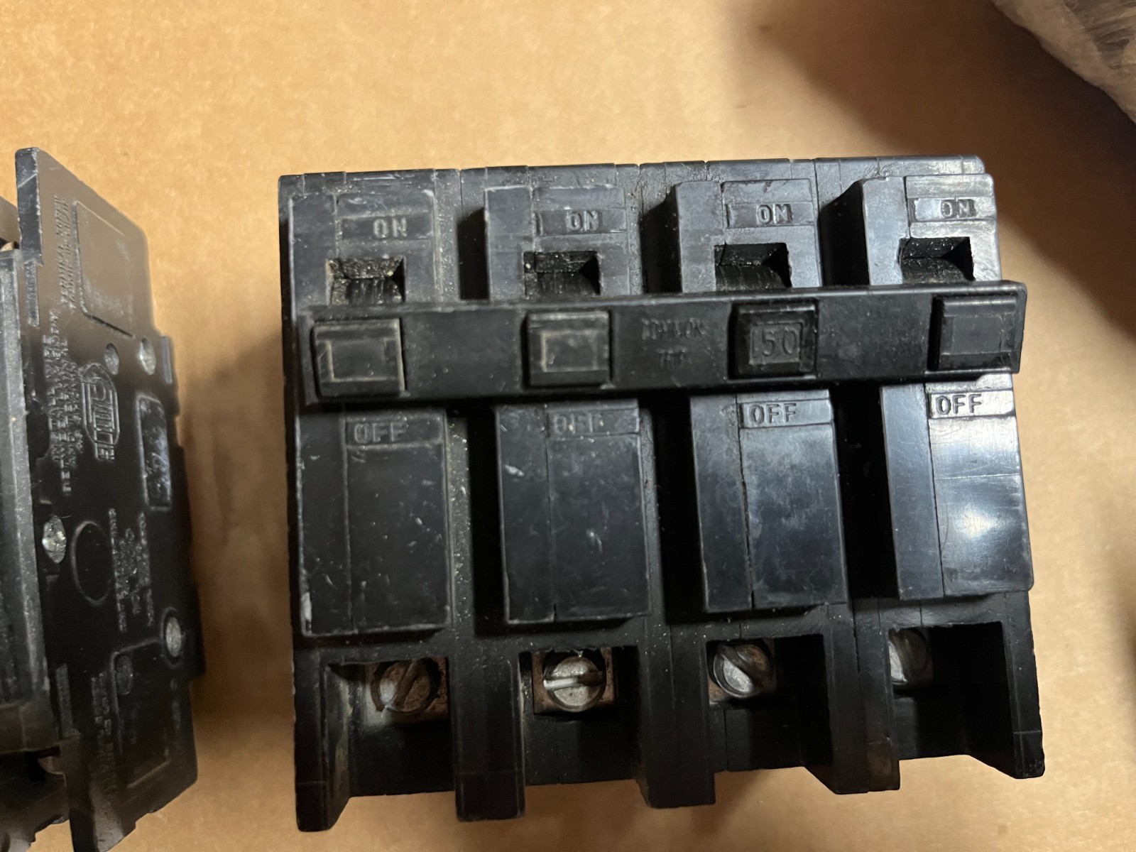 Square D – HOM2150 150 A, 4P 120/240 V Plug In Circuit Breaker USED