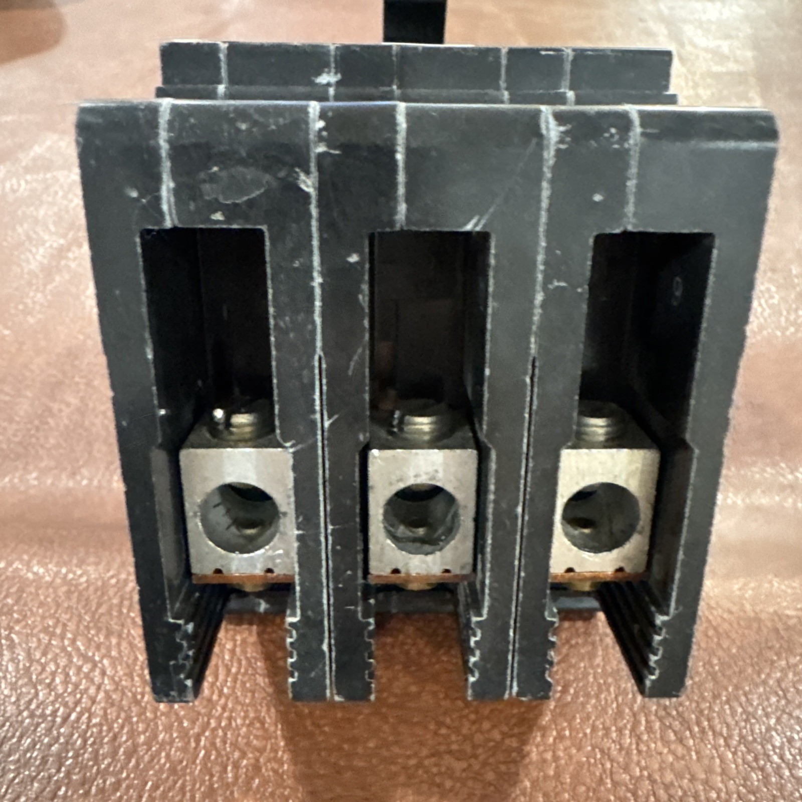 SQUARE D EDB34090 CIRCUIT BREAKER EDB 3 POLE 90 AMP 480Y/277VAC 90A 3P