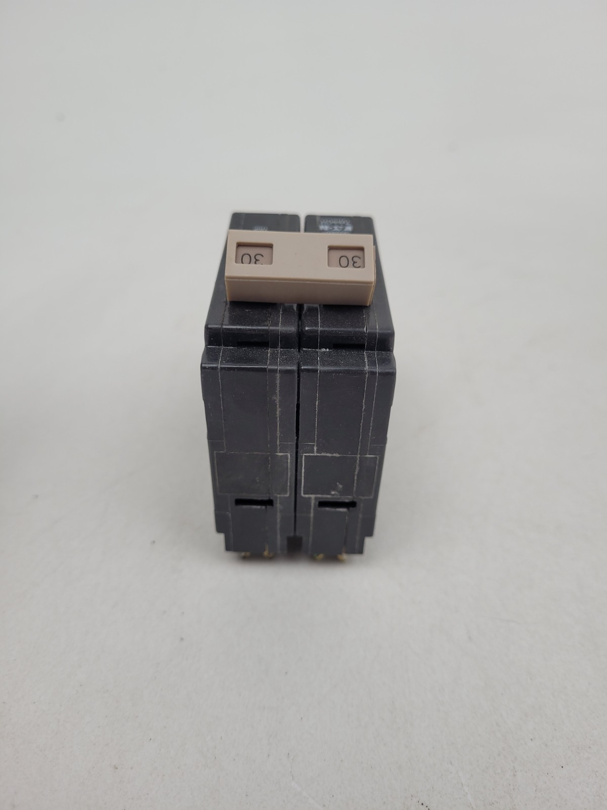 CHF230 Eaton 30 Amp Circuit Breaker Plastic Foot – Next Day Option – New