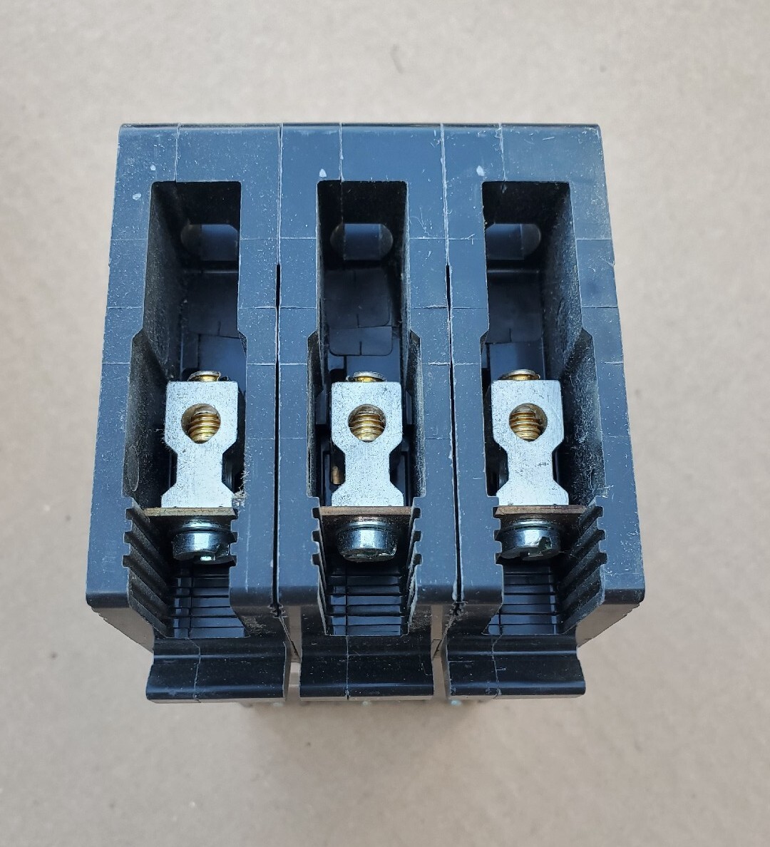 Square D EGB34030 3 Pole 30 Amp 480 VAC Bolt-On Circuit Breaker – NEW