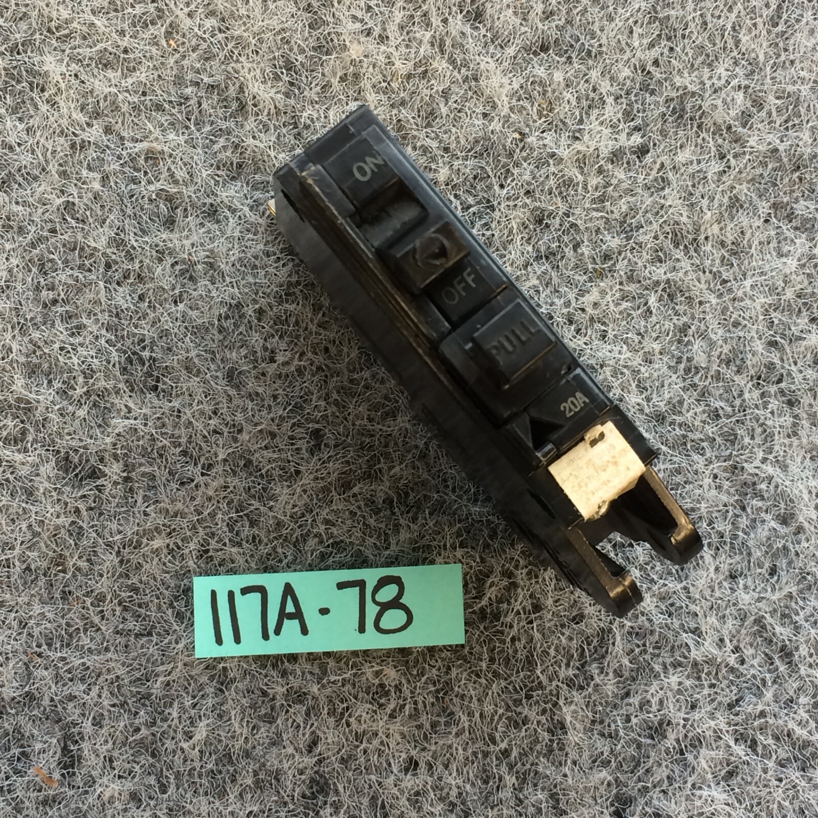 Square D QOB2020 QO2020 20A 120/240 VAC Single-Pole Bolt On Piggy Back