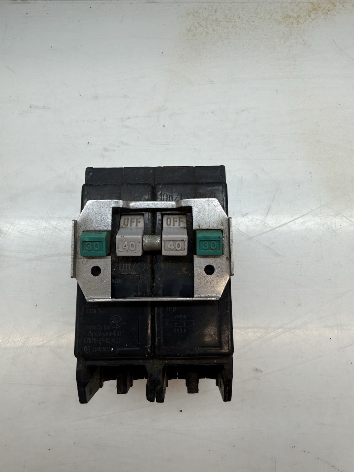 Eaton BQ230240 BQ 30Amp/40Amp Quad-Pole Standard Trip Quadplex Circuit Breaker