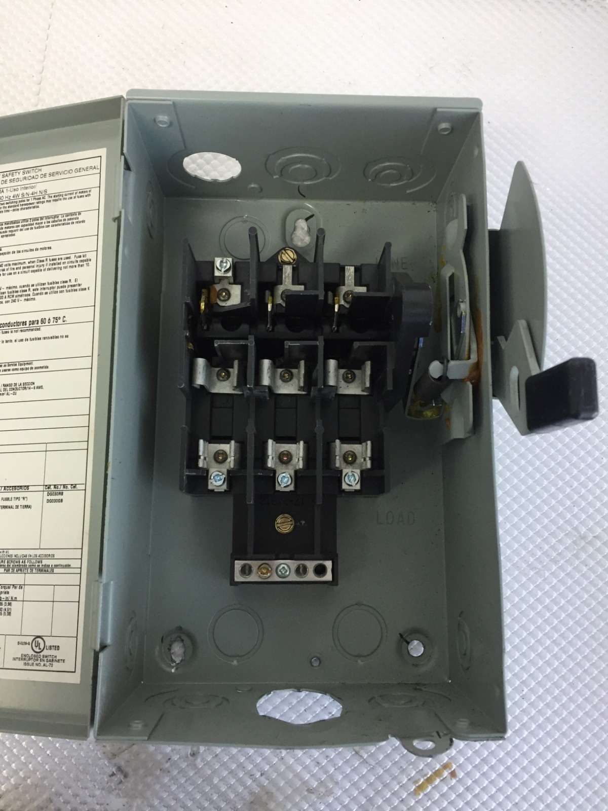 CUTLER-HAMMER DG321NGB 30 AMP 240 VOLT 3 PHASE INDOOR DISCONNECT..D-2032