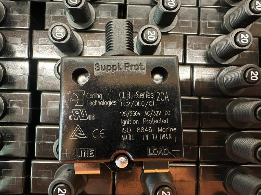 CARLING CLB-203-27JN-N-BJ20 PANEL MOUNT CIRCUIT BREAKER 20A 125/250V 3/8″ 27 NEW