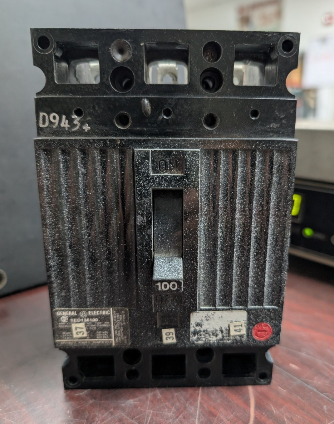🤪 GE 100 AMP CIRCUIT BREAKER 600 VAC 3 POLE TED136100
