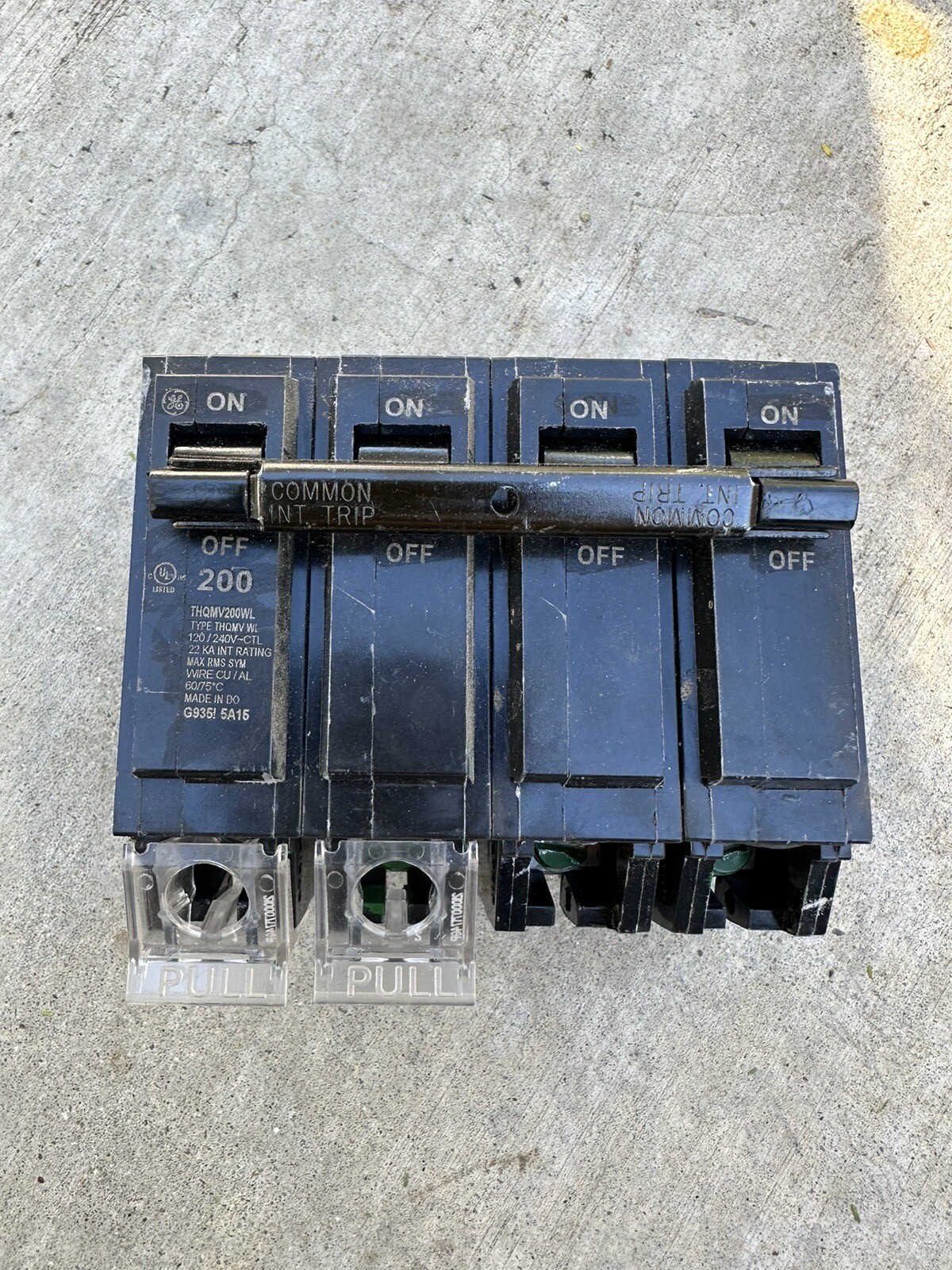 GE THQMV200WL 200 Amp 120/240 Volt 2-Pole Plug-In Mount Main Circuit Breaker