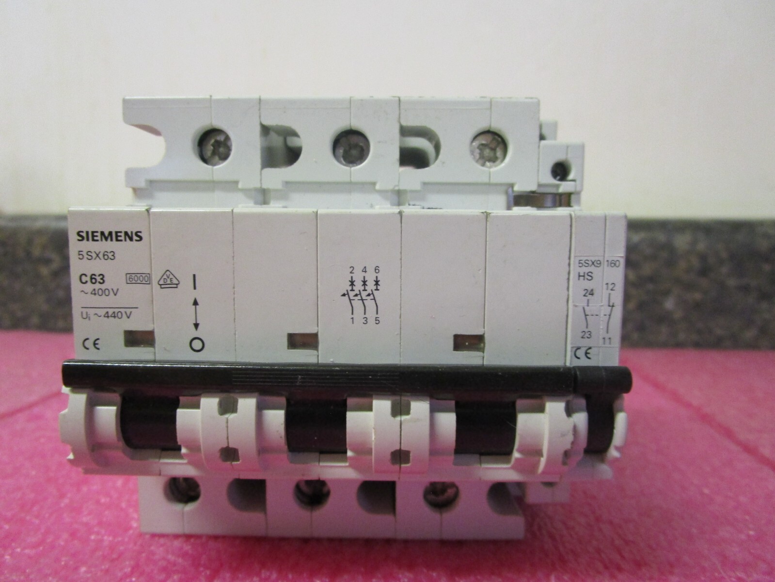 Siemens 5SX63 C63 Circuit Breaker, 400-440V 3-Pole