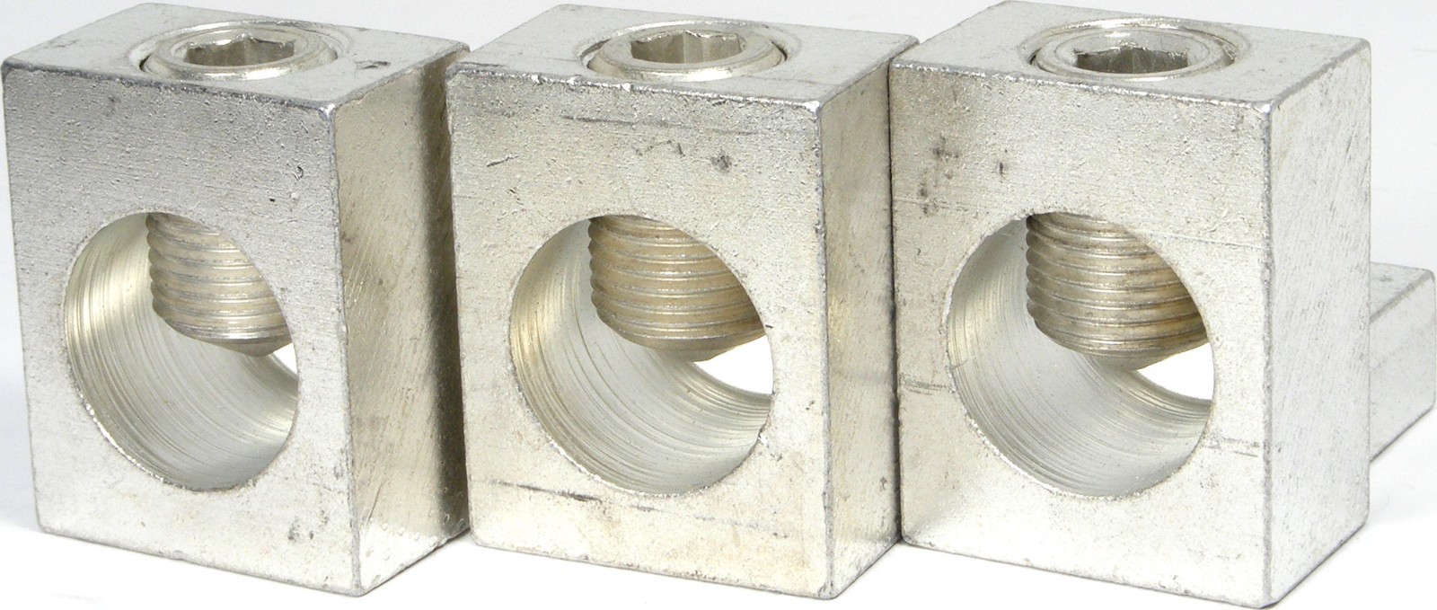 NEW Eaton PDG3X3TA402 Breaker Lug Kit, PDG3-400A Frame, 3P 400A 500-750 kcmil