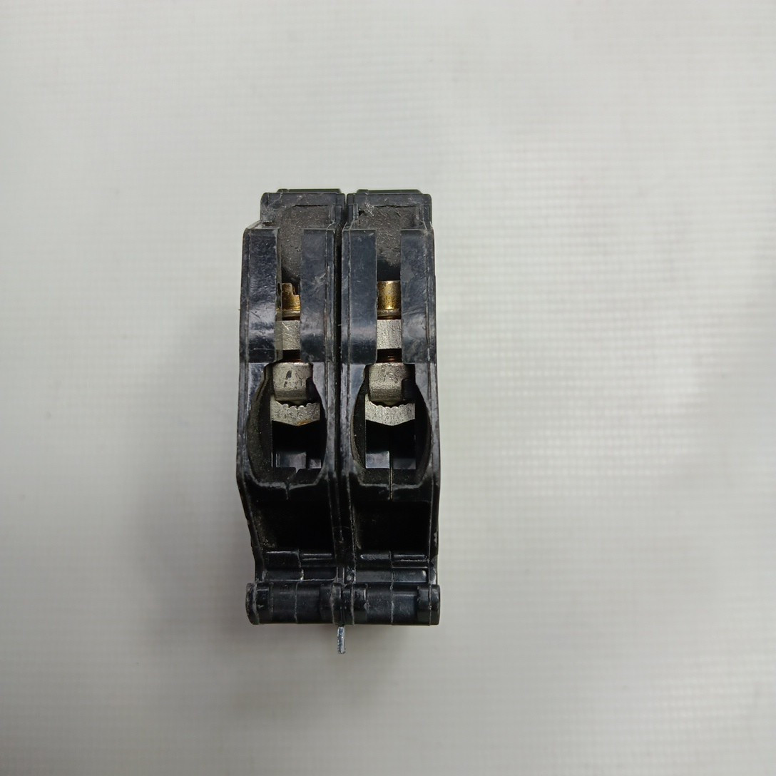 THQP240 GE 2-Pole Circuit Breaker Black 40Amp 240V 3″