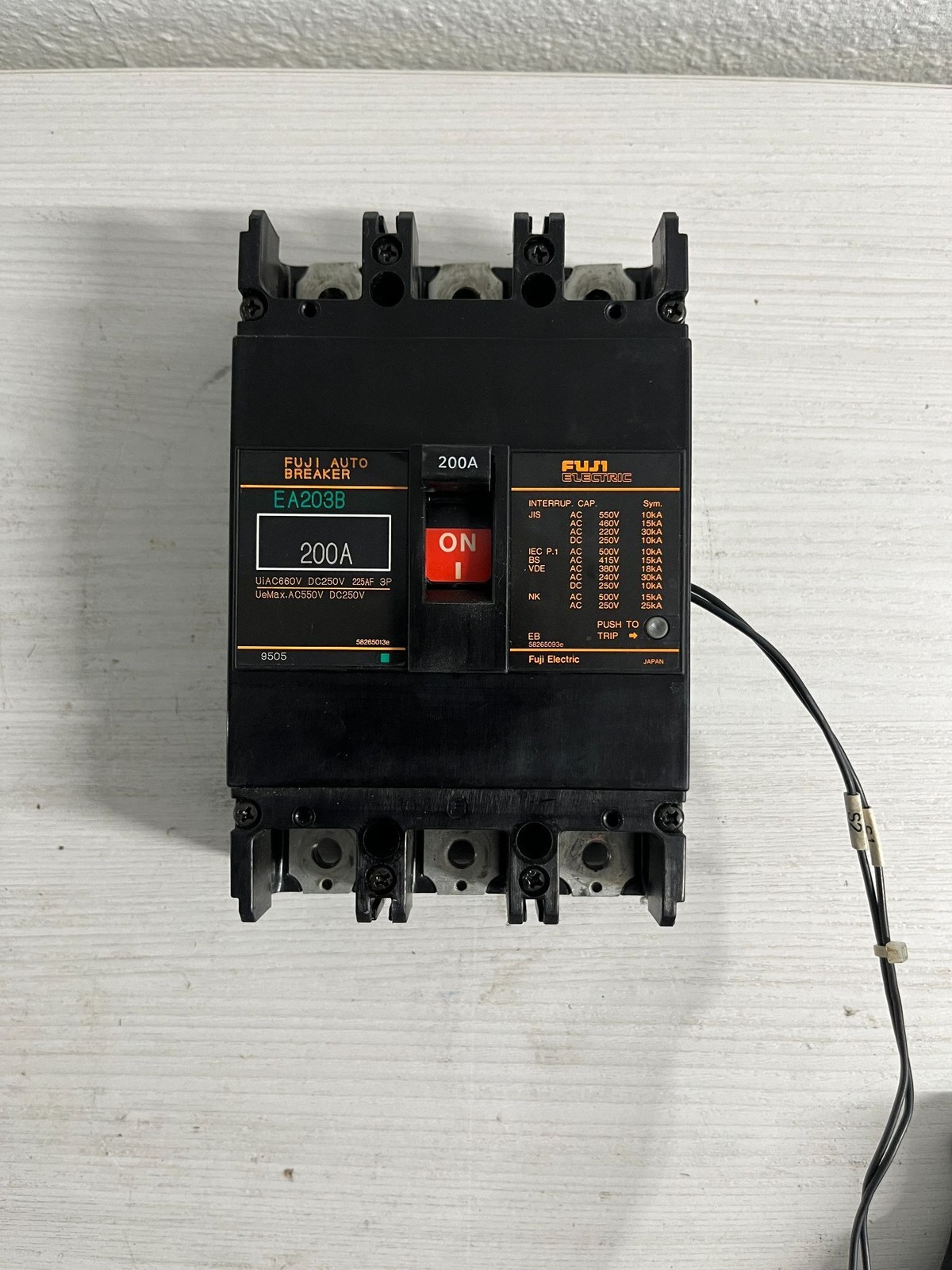 Fuji Auto Breaker EA203B 200A 250V Circuit Breaker