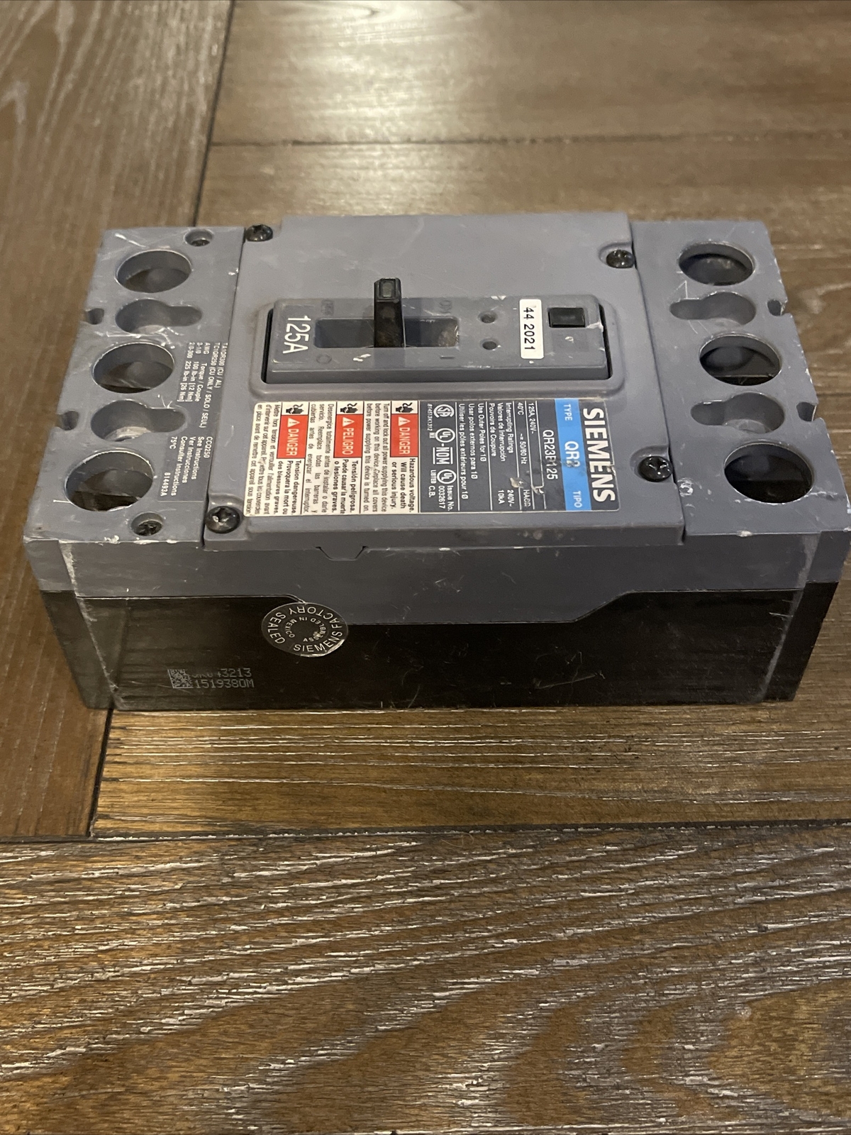 QR23B125 – SIEMENS 125A AMP 3P POLE 10kA@240V BOLT ON CIRCUIT BREAKER