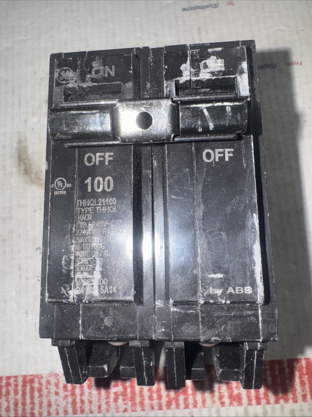 GE THHQL21100 Bolt-On Mount Main Circuit Breaker 2-Pole 100-Amp 120/240-Volt