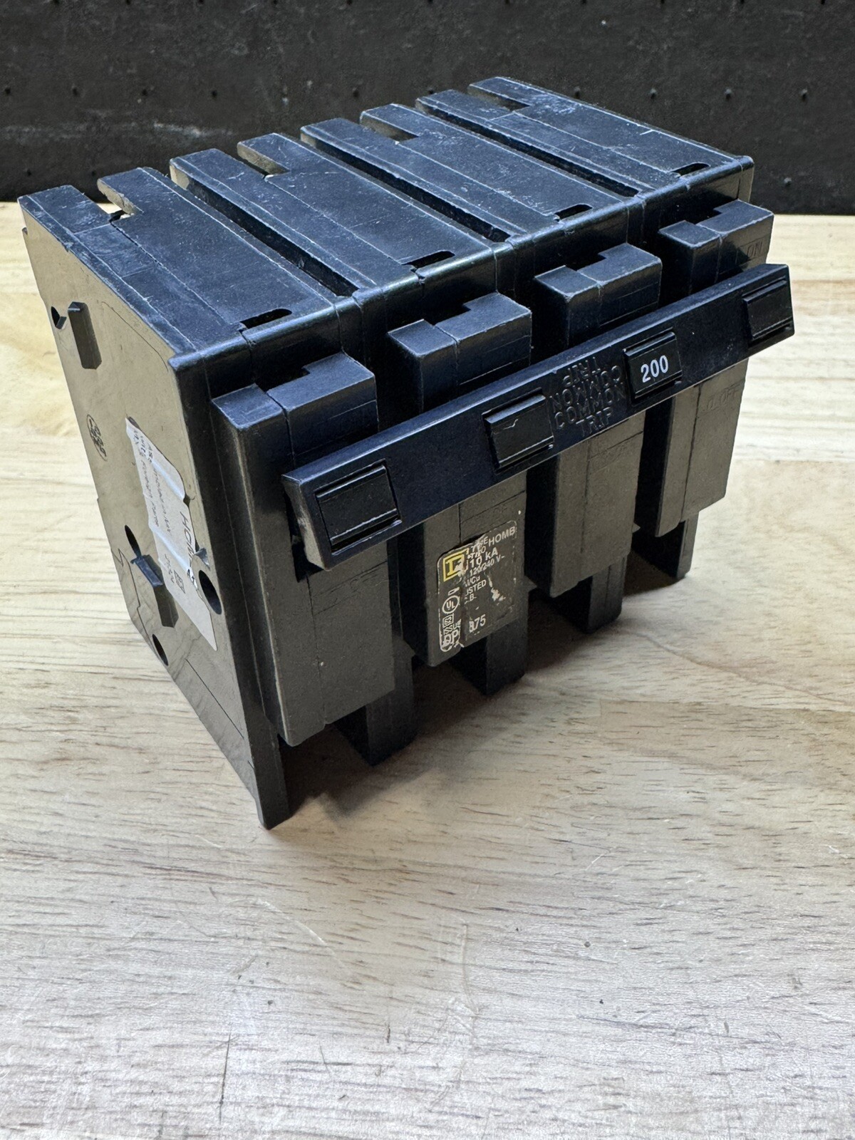Square D HOM2200 2 Pole 200 Amp 240V Circuit Breaker Fully Functional Tested