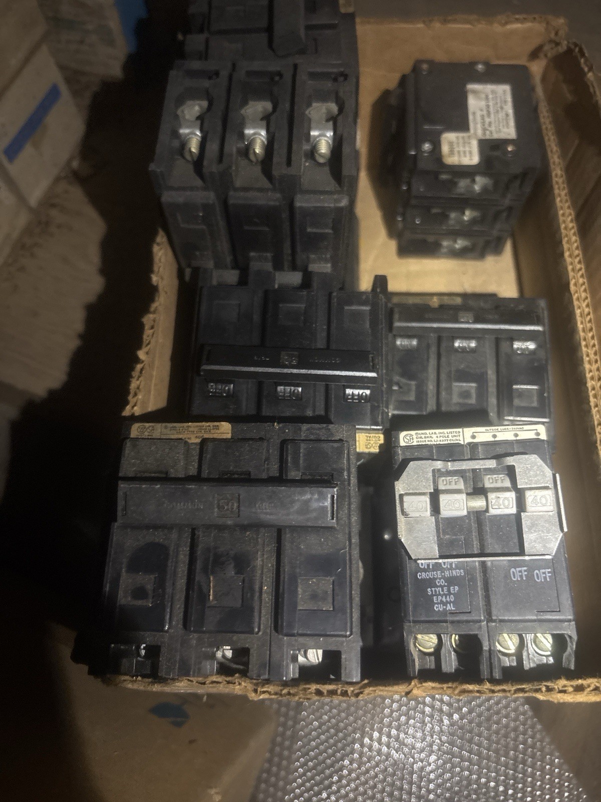 Crouse-Hinds MH115R 15Amp 120v Circuit Breaker Right Hook brand new (10 Pack)