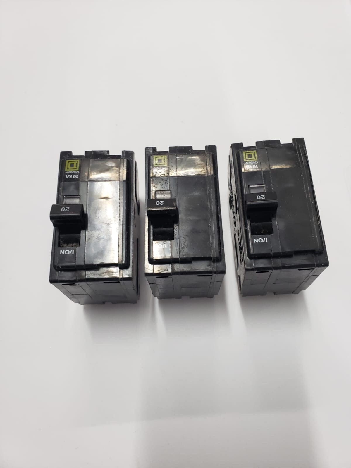 square D QO220 Circuit Breaker 2 Pole 20A 120/240 VAC LOT OF 3 Good Condition