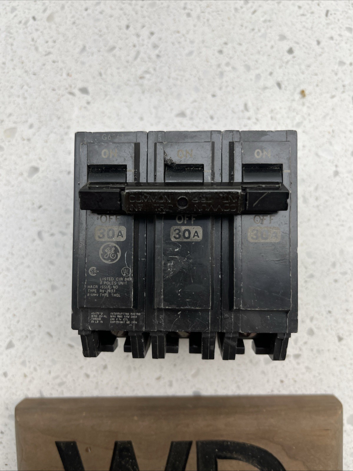 GENERAL ELECTRIC THQL32030 30A 3Pole 250VAC
