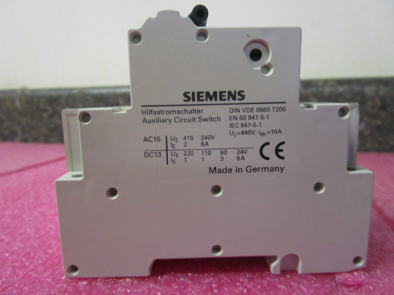 Siemens 5SX63 C63 Circuit Breaker, 400-440V 3-Pole