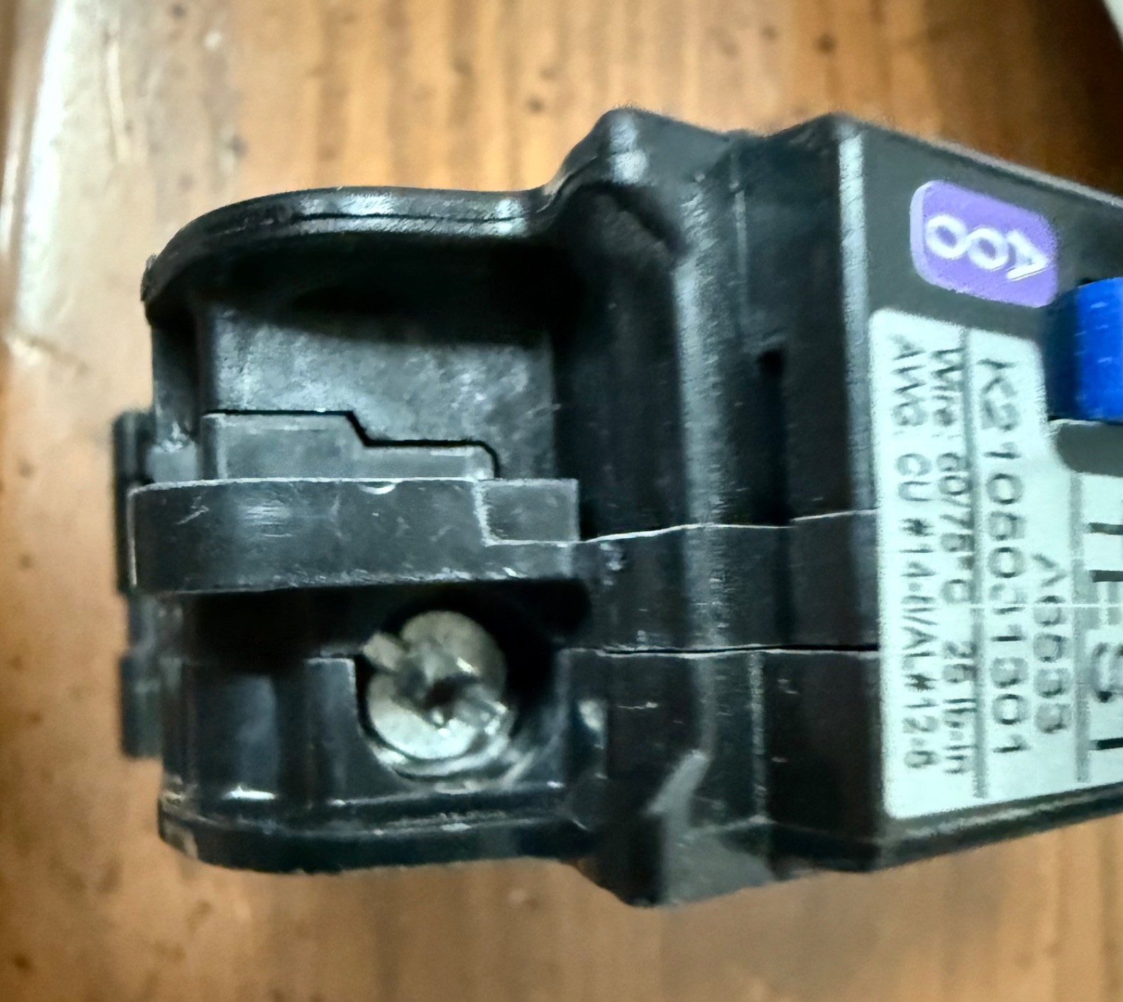 One (1) New Circuit Breaker Siemens QA120AFCN 20 Amp AFCI Plug On Neutral PON