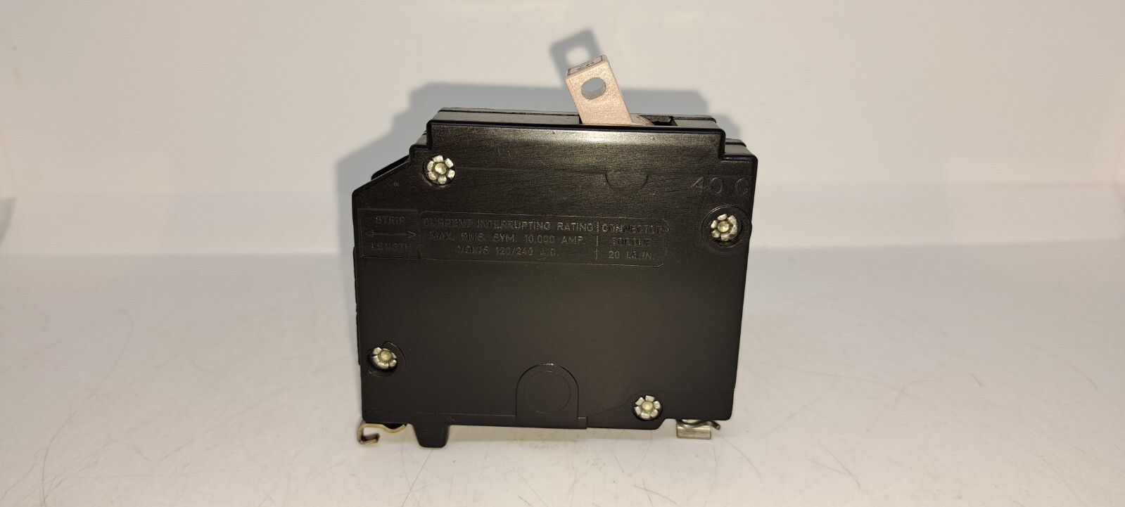 Cutler Hammer CH115 15 Amp 1 Pole 120/240V METAL FOOT Type CH Circuit Breaker