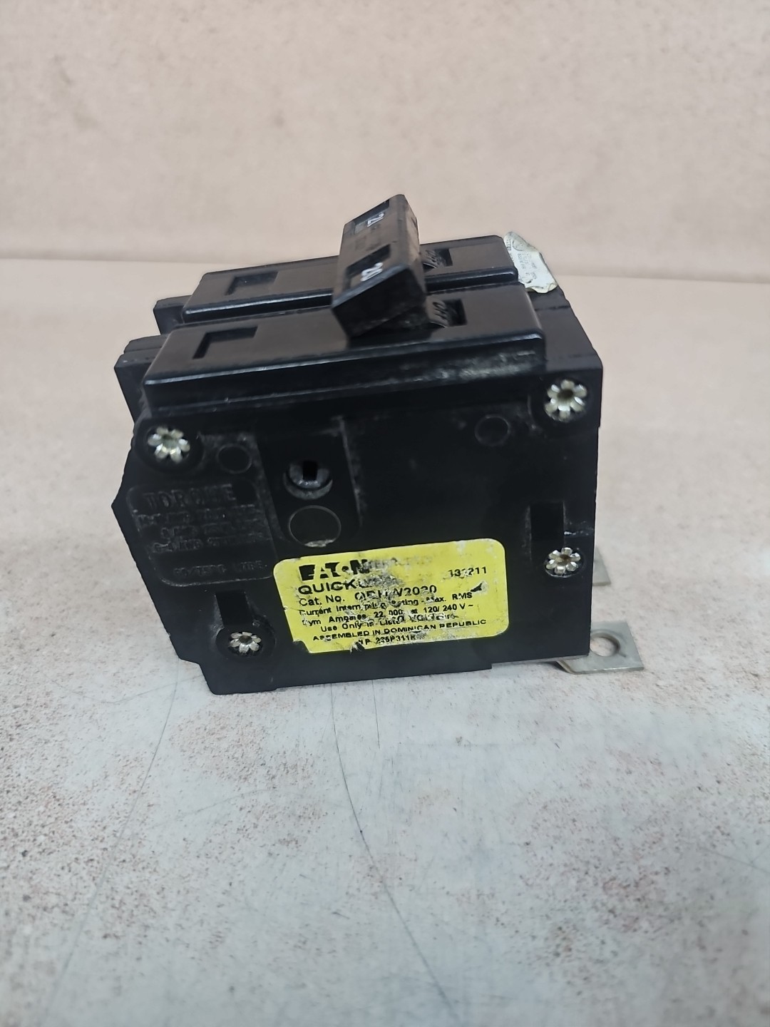 Eaton Cutler Hammer QBHW2020 Black 120-240V 20A 2 Pole Circuit Breaker Chipped
