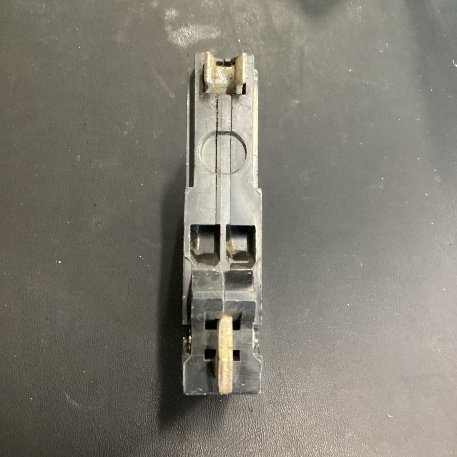 Square D QOT2020 20 Amp 1 Pole 120 Volt Side by Side Metal HOOK QOT2020 USED