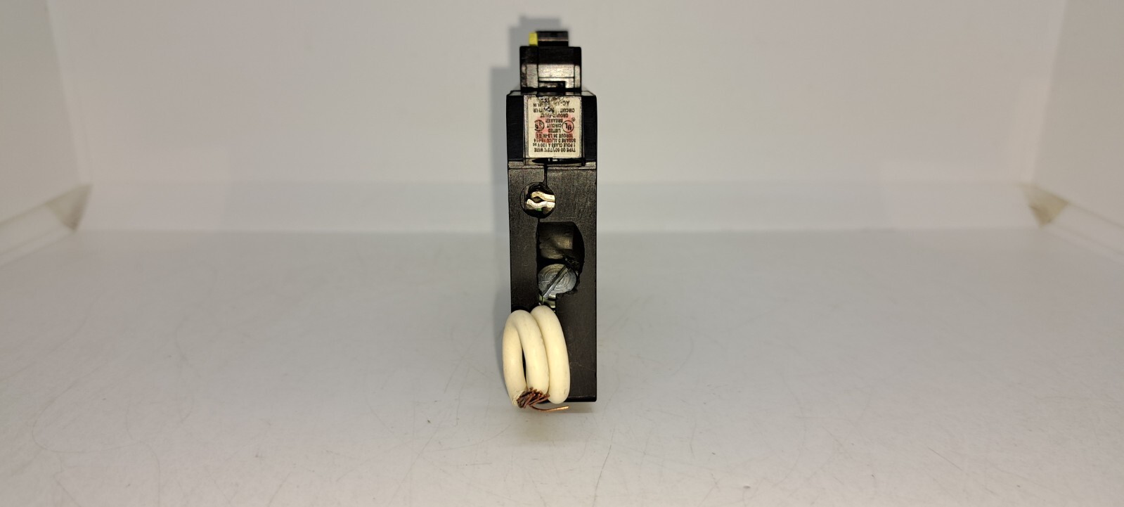 Square D QO115GFI 15 Amp 1 Pole 120V Ground Fault Circuit Breaker Flaw