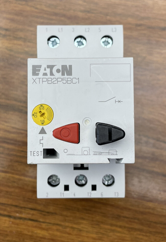 (NEW) CUTLER HAMMER / EATON XTPB2P5BC1 Series XT 2.5A Amp A Push Button Breaker