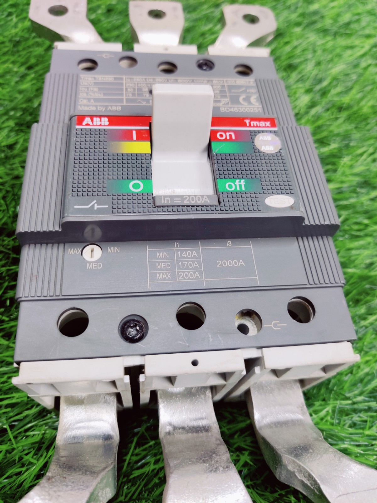 ABB TMAX T3N 250 200A 3 POLE CIRCUIT BREAKER MCCB WITH SPREADER SUPERIOR QUALITY