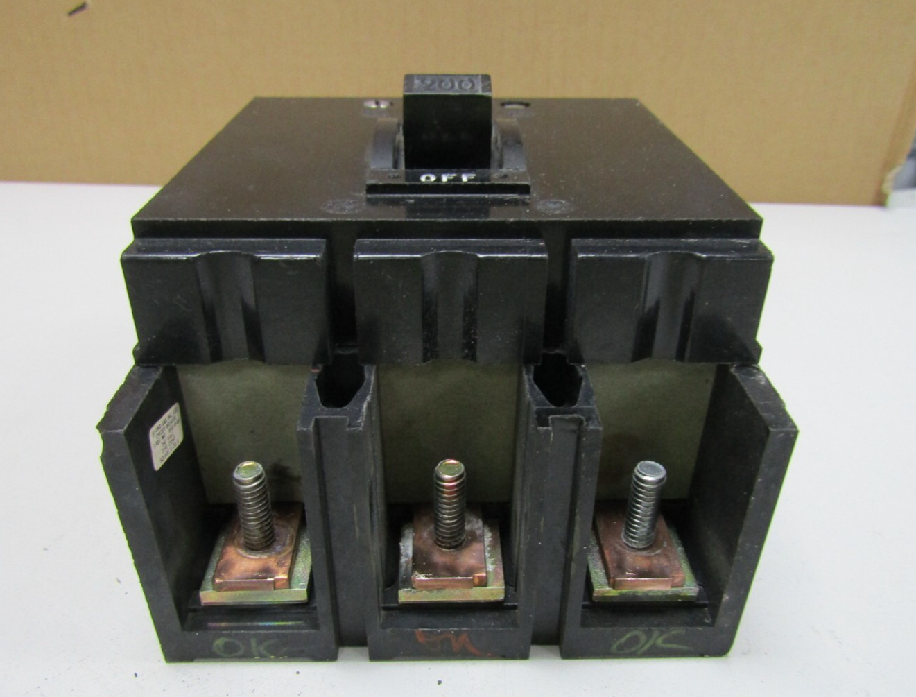 😎 SQUARE D 200 AMP CIRCUIT BREAKER 240 VAC 3 POLE Q2M3200MT