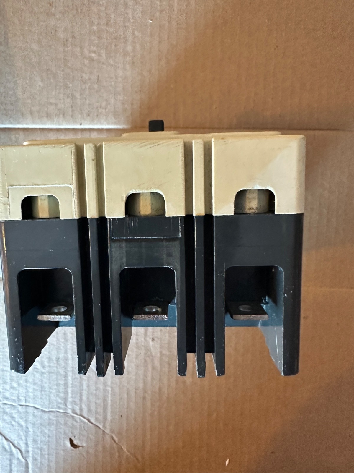 Eaton Cutler Hammer HFD3030 3 pole 30A 240-600v Circuit Breaker