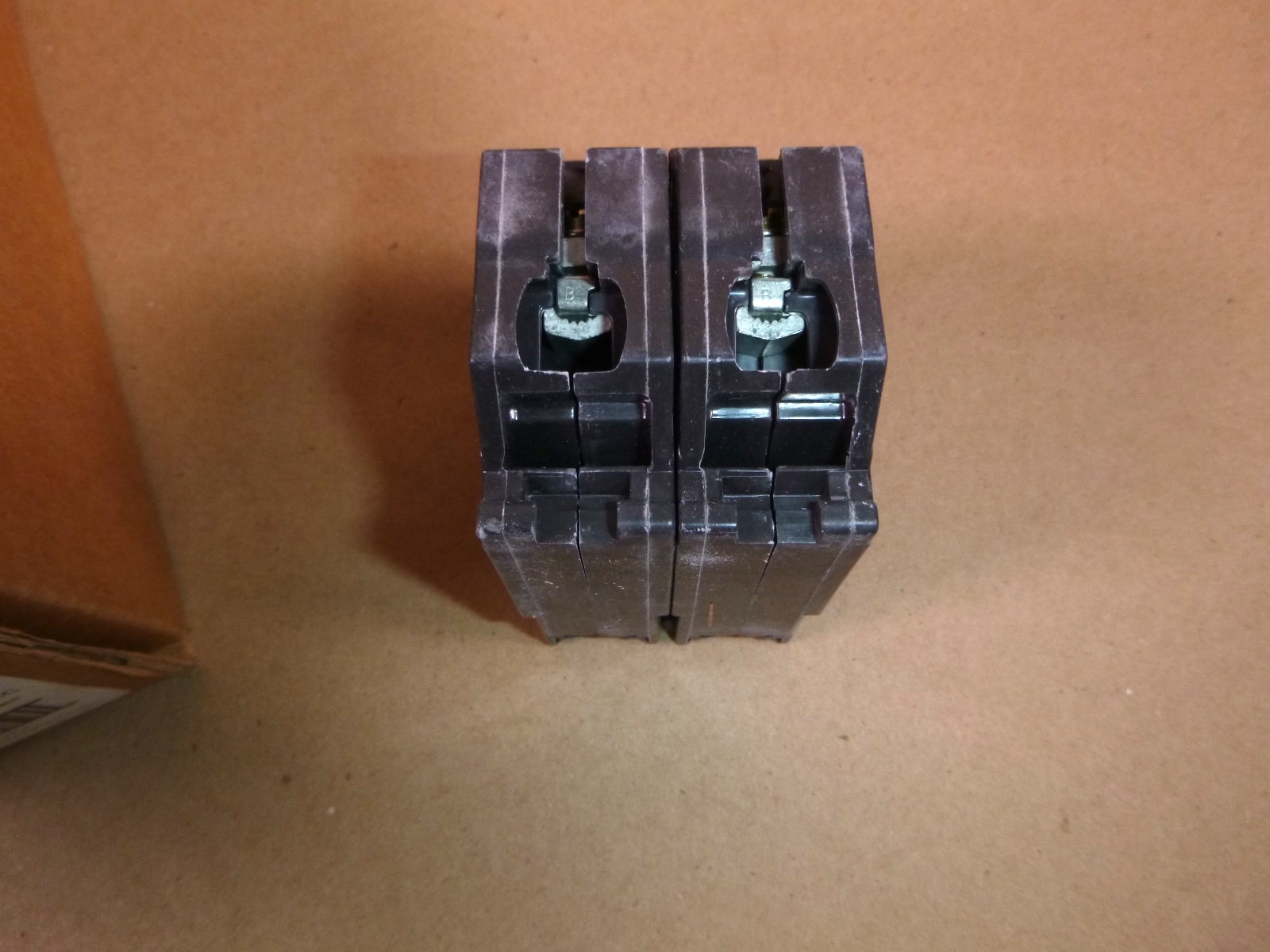 THQL2120 G.E. 20-Amp 2-Pole 120/240VAC Circuit Breaker (Lot of 5) New In Box