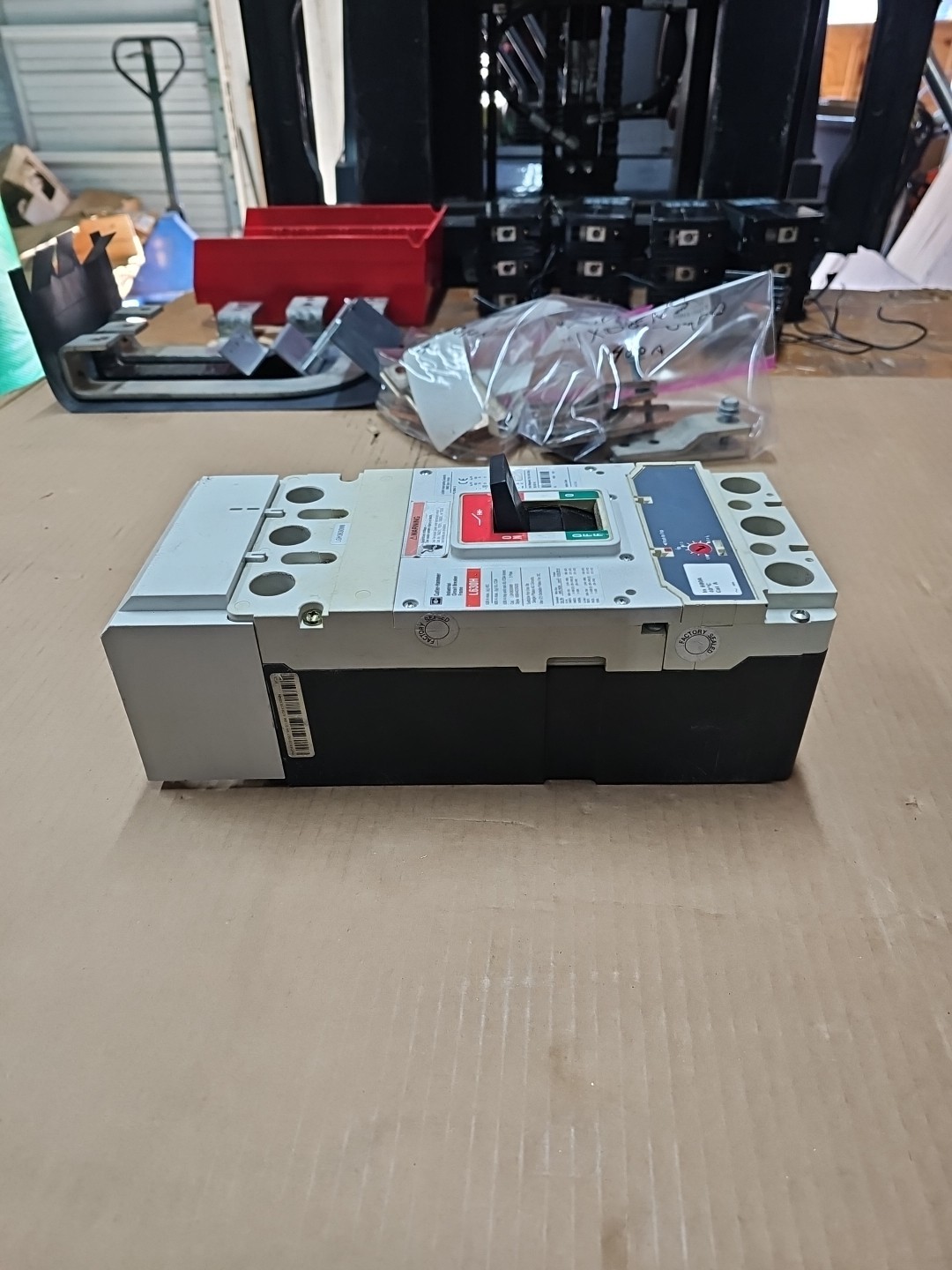 Cutler Hammer LGH3630NN 3 Pole 600 Amp 690 Vac Breaker
