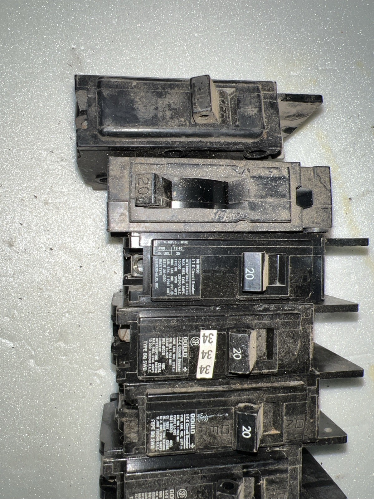 Lot Of 44 Circuit Breakers assorted Single Double 3 Pole 20 30 -100Amp Lot 125