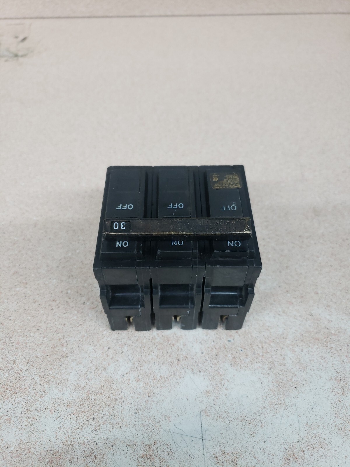 CHIPPED GE THQL32030 Plug-In Mount Circuit Breaker 3-Pole 30A 240VAC 10kA