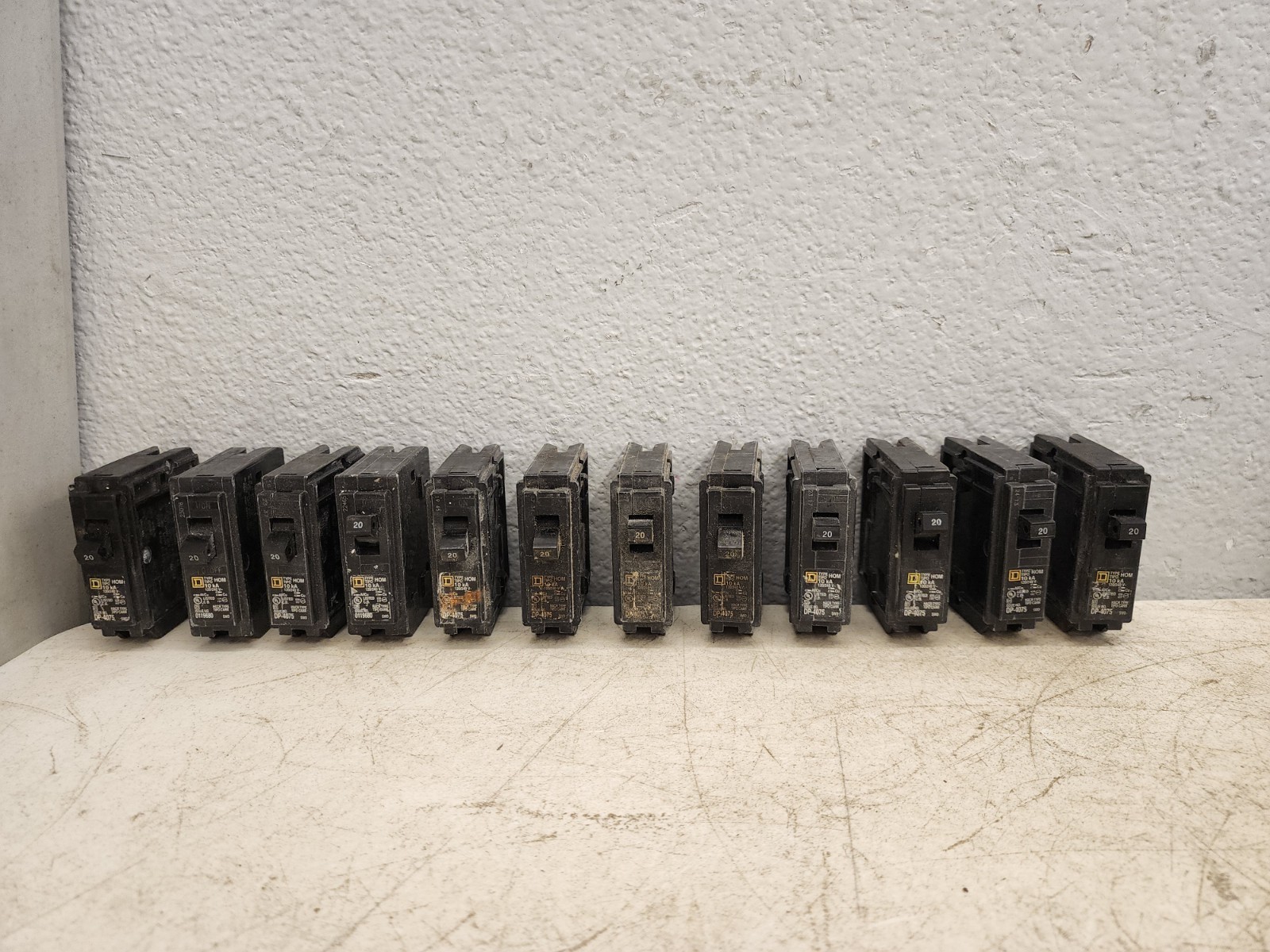 LOT OF 12 Square D HOM120 Circuit Breaker, 20A, 120/240V, 1P, USED