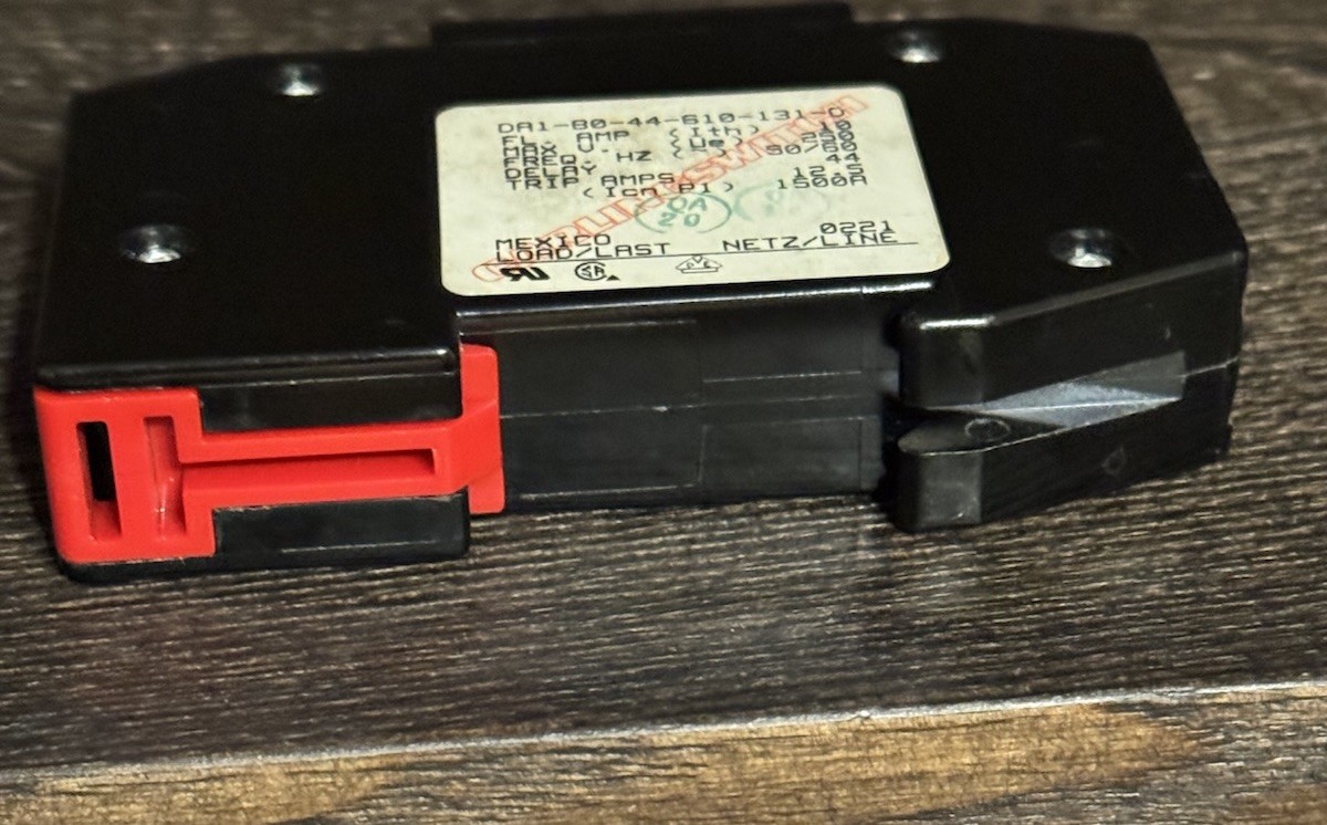 Carling Switch Circuit Breaker DA1-B0-44-610-131-D 1 Pole 10 Amp 250V New No Box