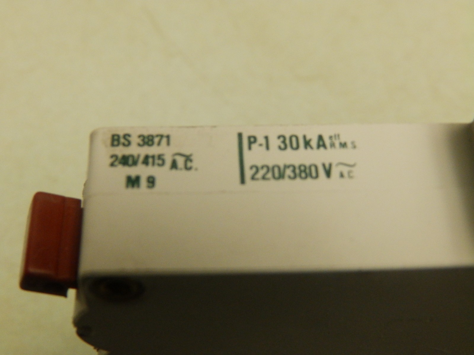 Klockner Moeller BS3871 16A M9 220/380 V P-1 30 KA 240/415 AC Circuit Breaker