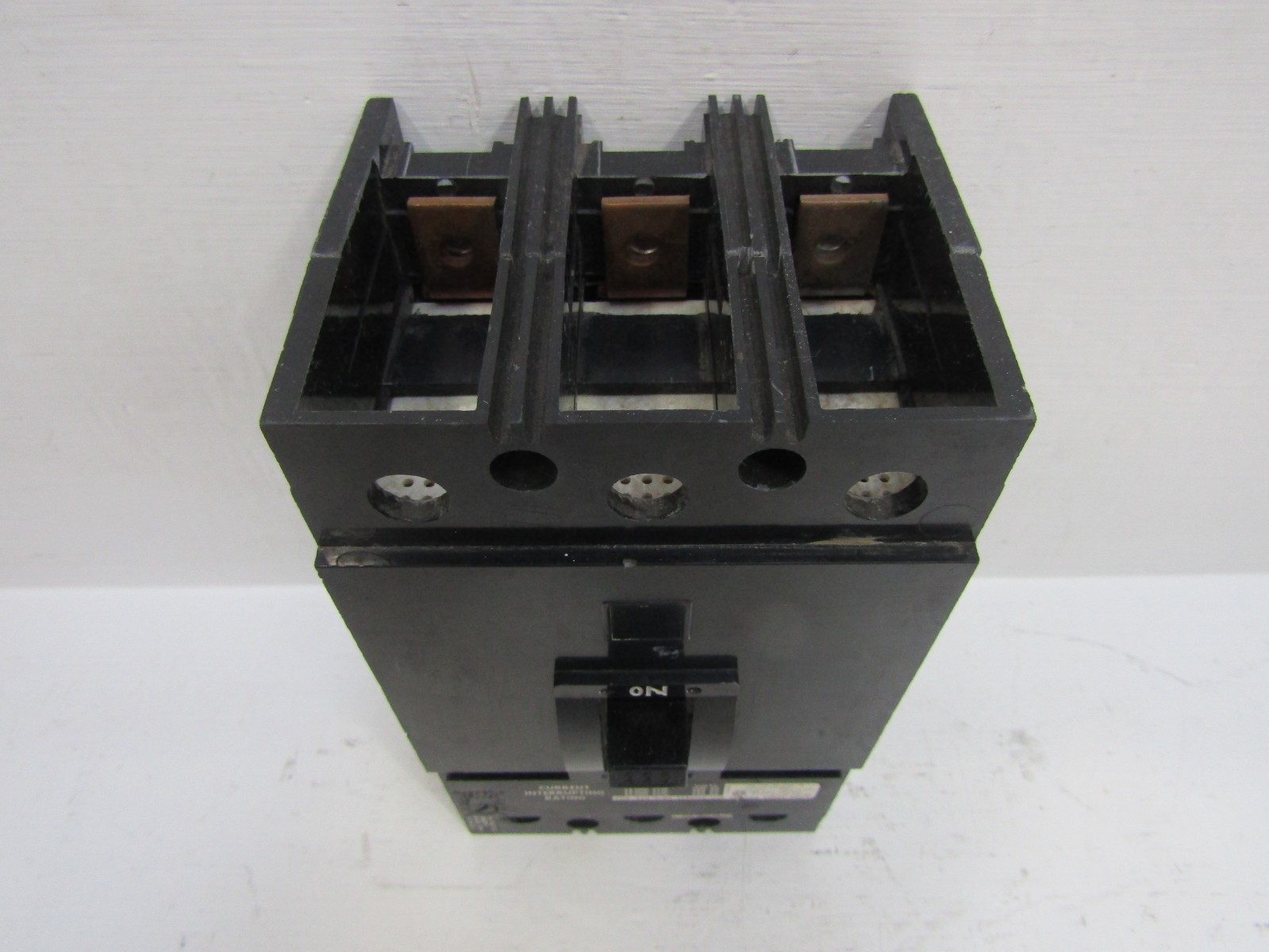 Square D KAP36225 225 Amp 600V 3-Pole Circuit Breaker 225A 600 VAC 250 VDC