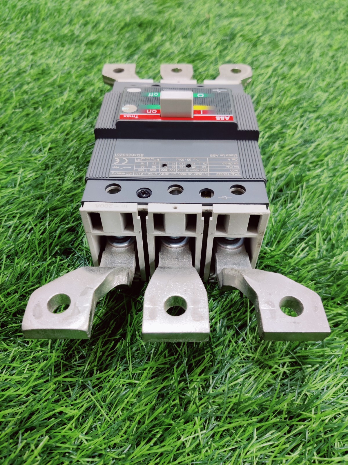 ABB TMAX T3N 250 200A 3 POLE CIRCUIT BREAKER MCCB WITH SPREADER SUPERIOR QUALITY