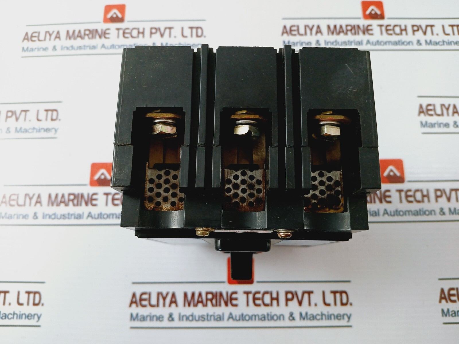 Hyundai Hbs-63c, 3p Molded Case Circuit Breaker 15a