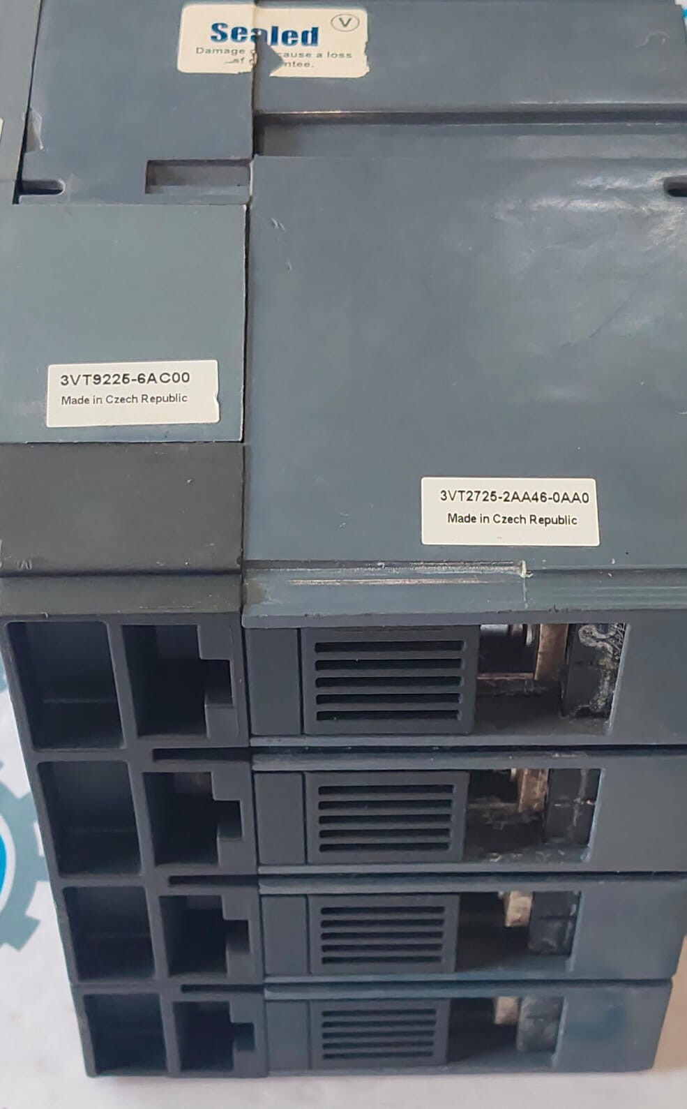 Siemens 3VT2725-2AA46-0AA0 Circuit Breaker 4Pole 250A. SIEMENS | USED