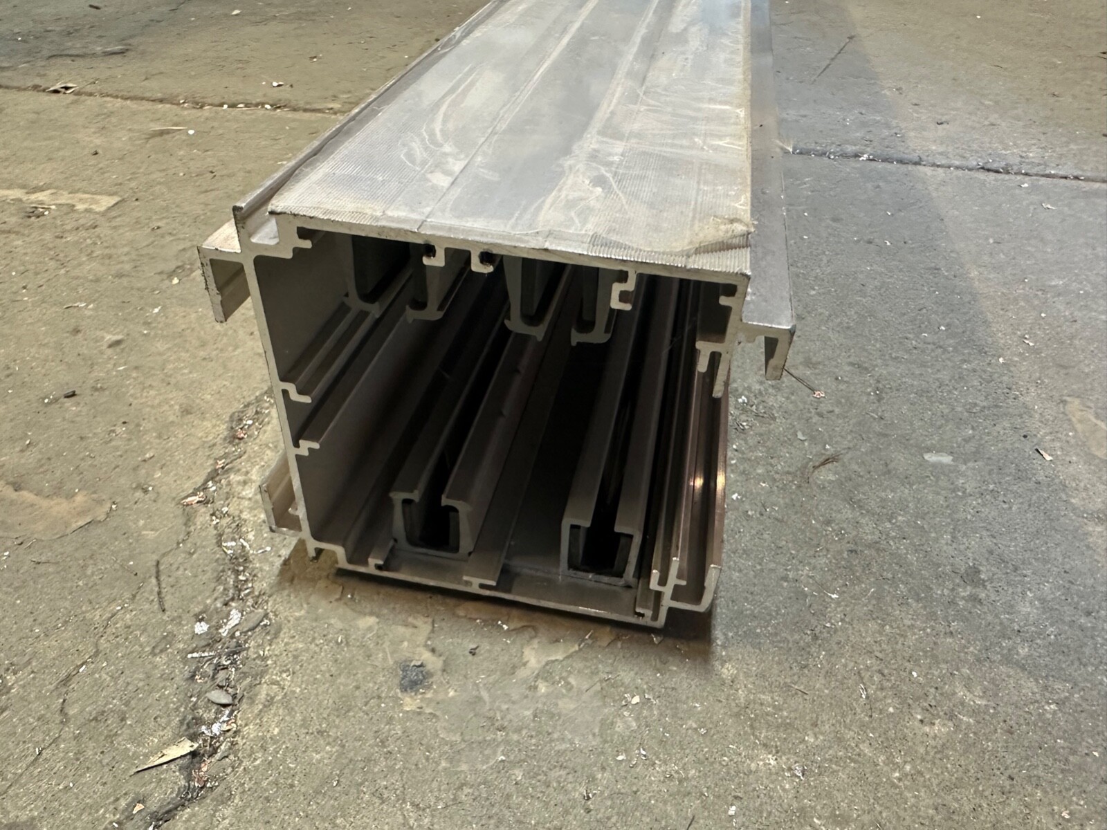 B250T5-4PG-6 StarLine Track Busway 250A