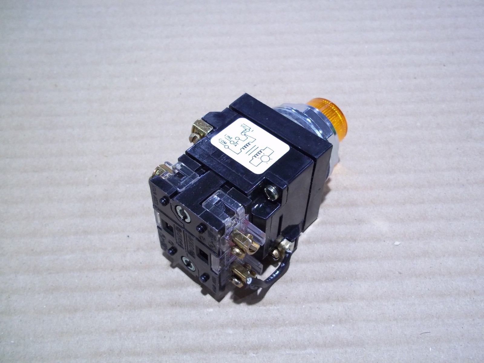 New General Electric CR104PLT32M Indicating Light Heavy Duty Type Amber Lens