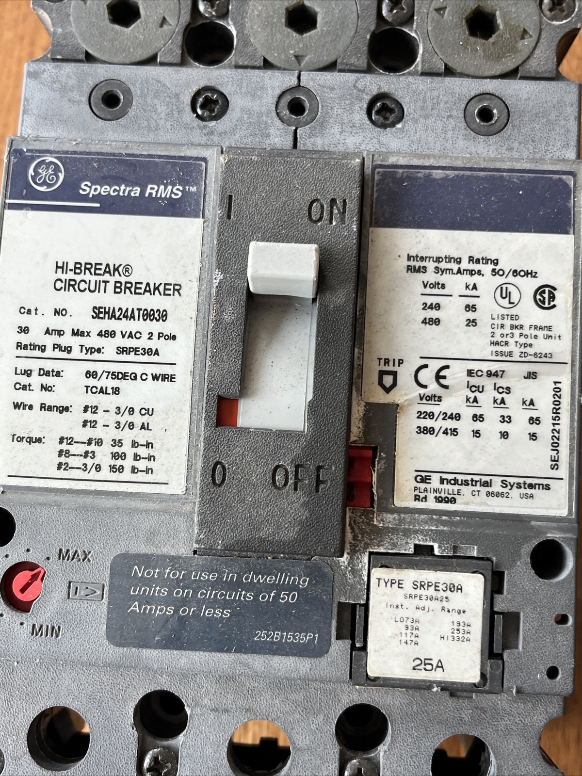 GE Spectra SEHA24AT0030 25A circuit breaker 2-pole